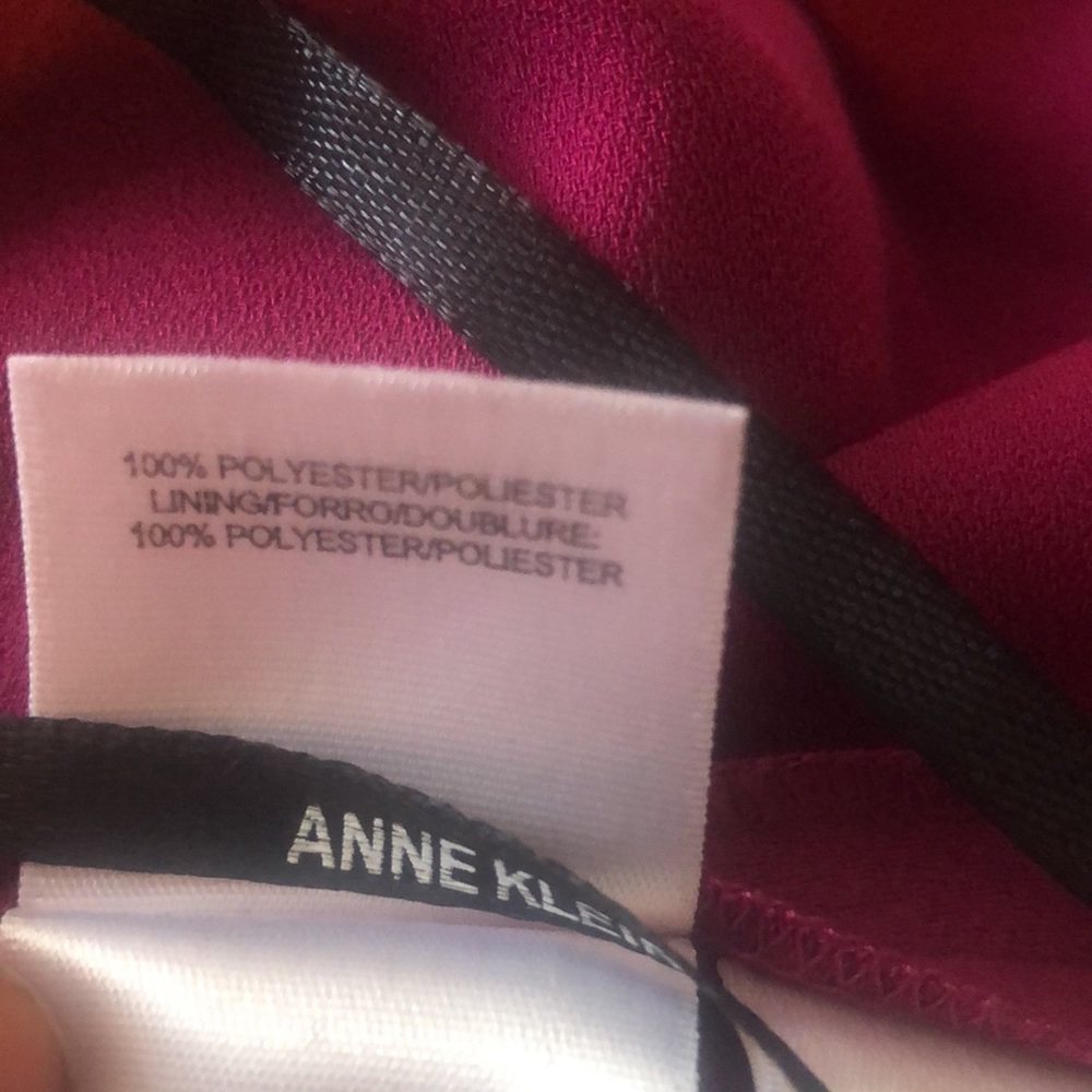 ANNE KLEIN Claret sleeveless dress . V Neck at front and back . - Picture 11 of 11